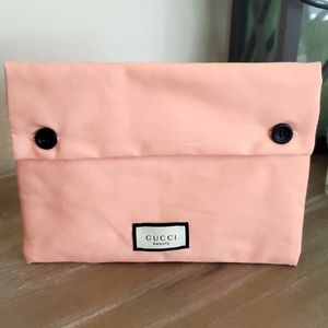 New never used GUCCI pink/peach cotton clutch button pouch bag w/floral interior